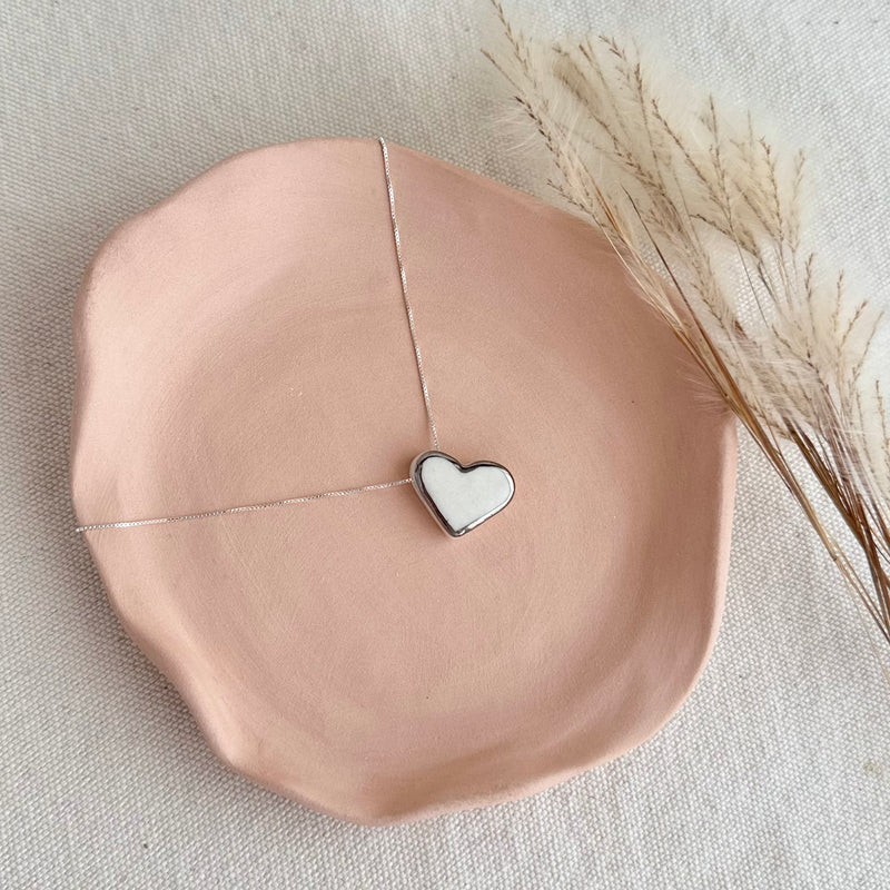 Colar Difusor de Óleo Essencial em Porcelana no Formato Coração