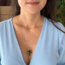 Colar Difusor de Óleo Essencial em Porcelana no Formato Cruz