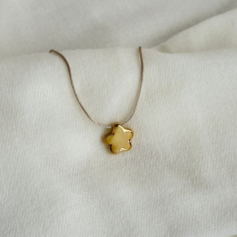 Colar Difusor Infantil de Óleo Essencial no Formato Florzinha