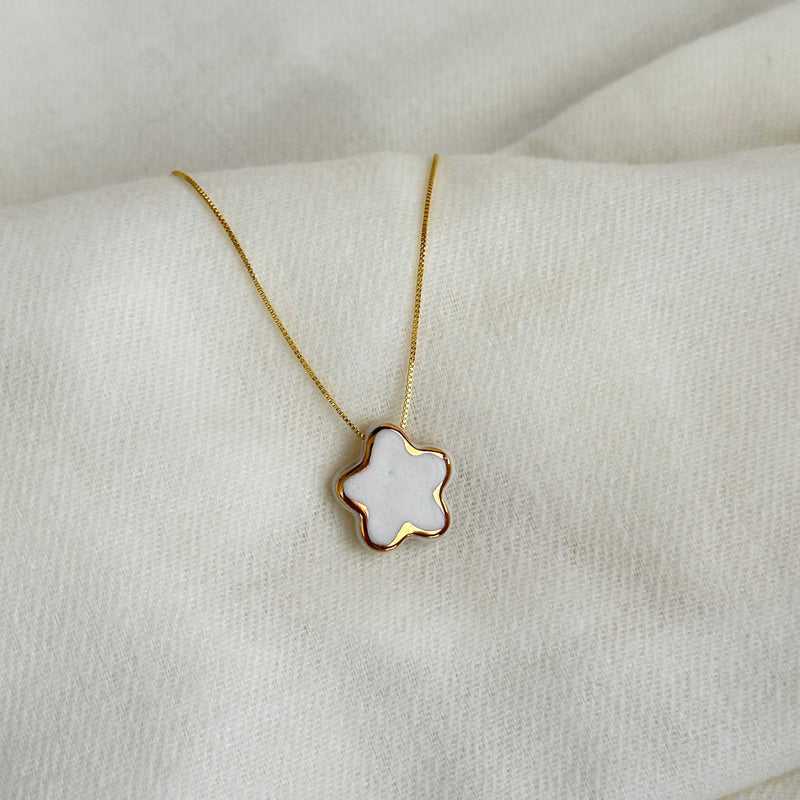 Colar Difusor Infantil de Óleo Essencial no Formato Florzinha