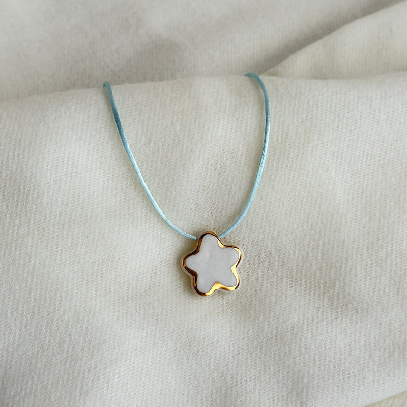 Colar Difusor Infantil de Óleo Essencial no Formato Florzinha