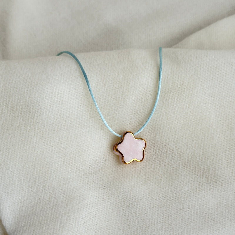 Colar Difusor Infantil de Óleo Essencial no Formato Florzinha