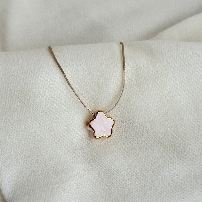 Colar Difusor Infantil de Óleo Essencial no Formato Florzinha