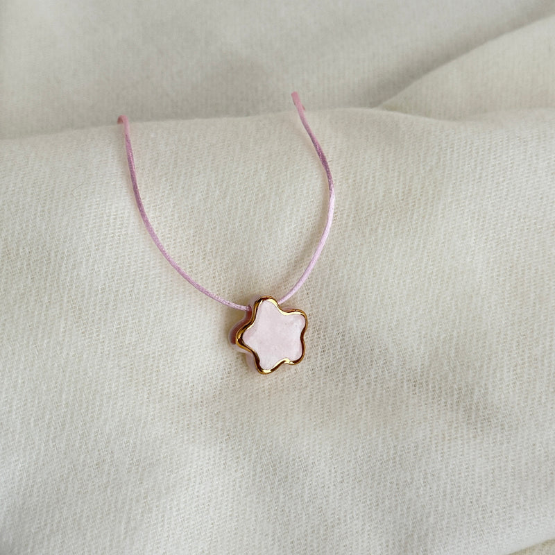 Colar Difusor Infantil de Óleo Essencial no Formato Florzinha