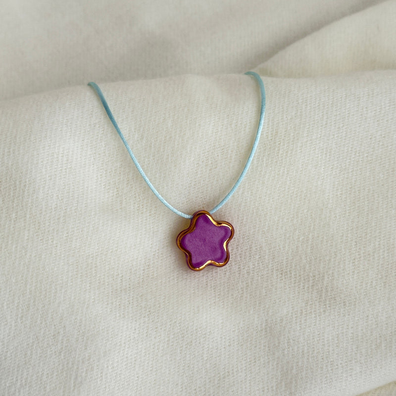 Colar Difusor Infantil de Óleo Essencial no Formato Florzinha