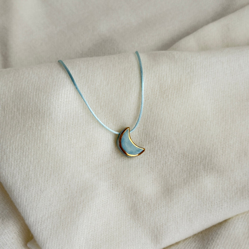 Colar Difusor Infantil de Óleo Essencial no Formato Lua