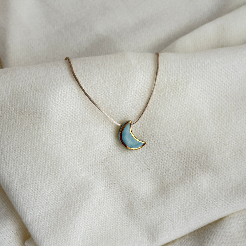 Colar Difusor Infantil de Óleo Essencial no Formato Lua