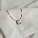 Colar Difusor Infantil de Óleo Essencial no Formato Lua