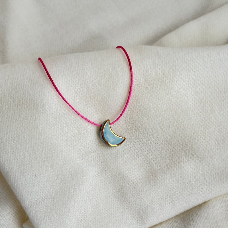 Colar Difusor Infantil de Óleo Essencial no Formato Lua