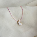 Colar Difusor Infantil de Óleo Essencial no Formato Lua