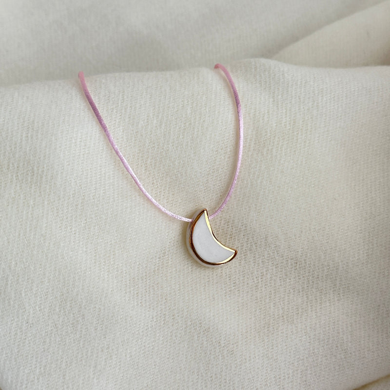 Colar Difusor Infantil de Óleo Essencial no Formato Lua