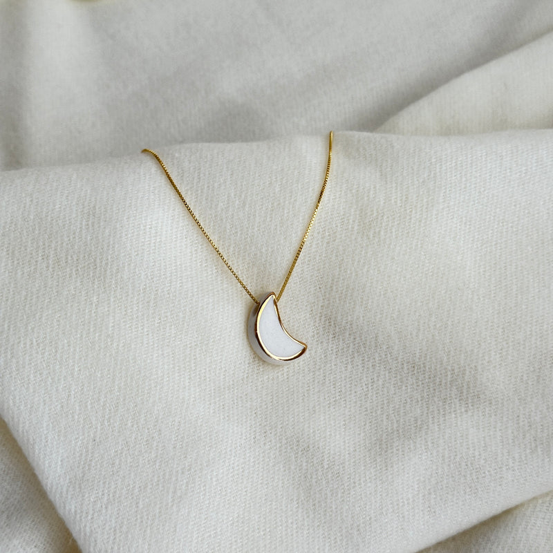 Colar Difusor Infantil de Óleo Essencial no Formato Lua