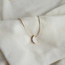 Colar Difusor Infantil de Óleo Essencial no Formato Lua