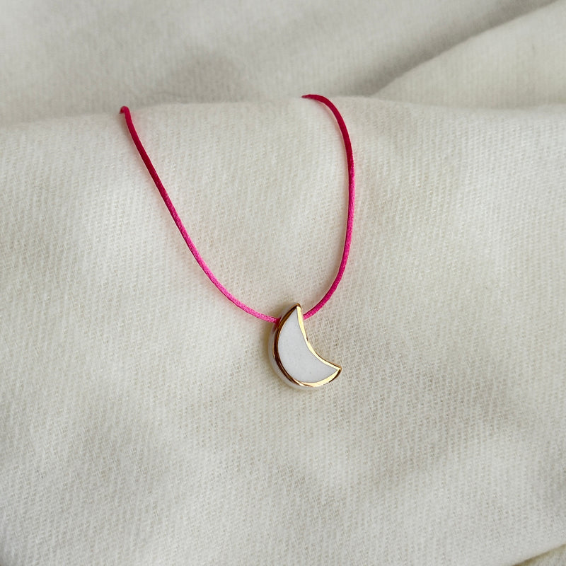 Colar Difusor Infantil de Óleo Essencial no Formato Lua