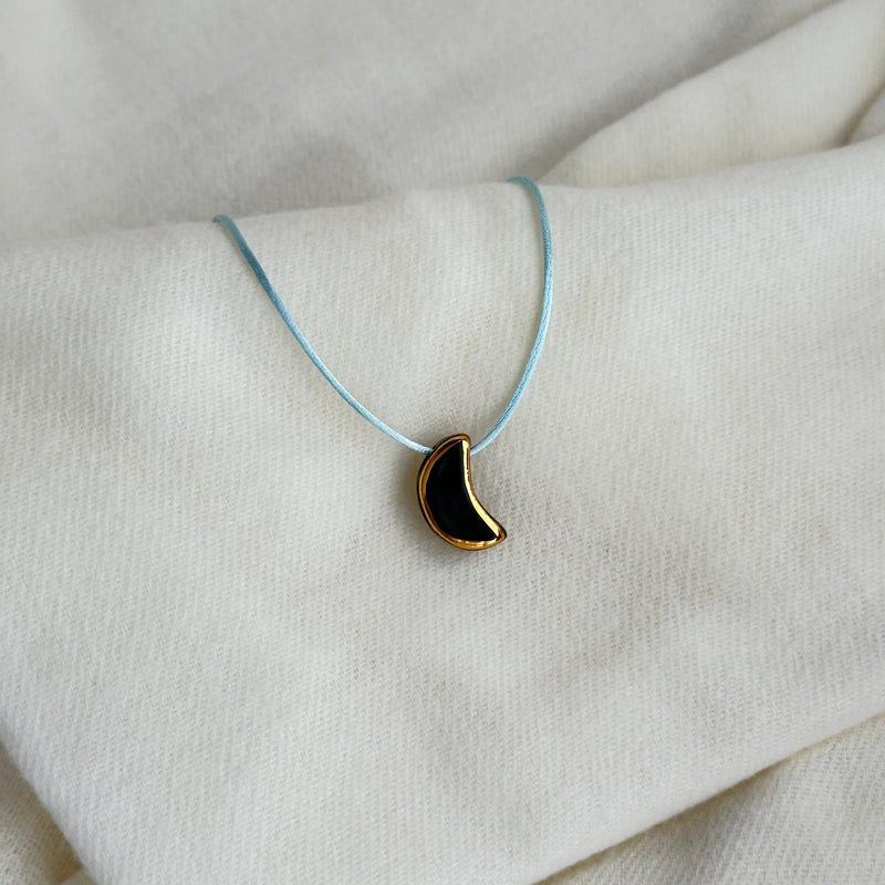 Colar Difusor Infantil de Óleo Essencial no Formato Lua