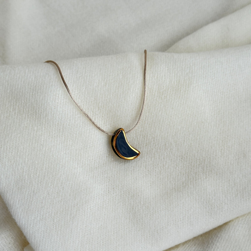 Colar Difusor Infantil de Óleo Essencial no Formato Lua