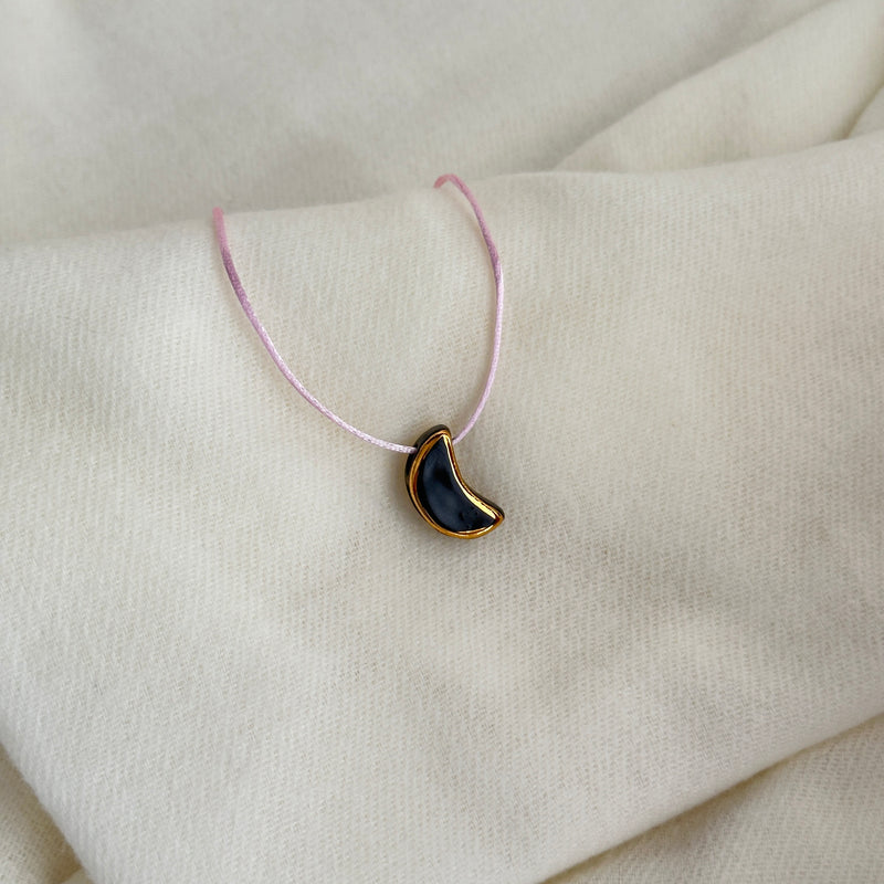 Colar Difusor Infantil de Óleo Essencial no Formato Lua