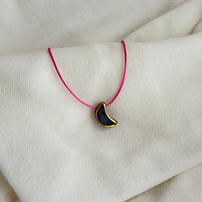 Colar Difusor Infantil de Óleo Essencial no Formato Lua