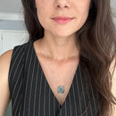 Colar Difusor de Óleo Essencial em Porcelana no Formato Quadrado