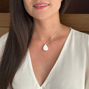 Colar Difusor de Óleo Essencial em Porcelana no Formato Gota