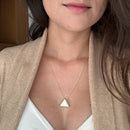 Colar Difusor de Óleo Essencial em Porcelana no Formato Triângulo