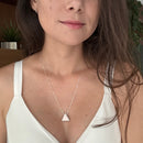 Colar Difusor de Óleo Essencial em Porcelana no Formato Triângulo