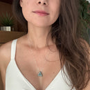 Colar Difusor de Óleo Essencial em Porcelana no Formato Triângulo